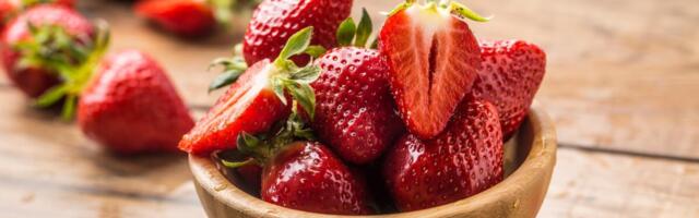 Zašto se jagode pokvare čim ih unesete u kuću? Primenite ovaj trik i biće sveže i do 10 dana