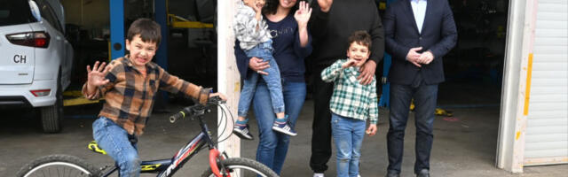 Министар Милићевић посетио породицу која се вратила у Србију из САД