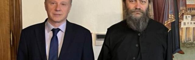 Zašto je poseta Vladana Đokića Hilandaru razbesnela tabloide, a kakvu poruku je rektor Beogradskog univerziteta poslao?