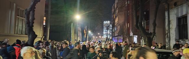 Skup podrške ispred niškog dopisništa RTS-a: Novinarstvo je jače od bilo kog političara, kralja, tiranina, faraona