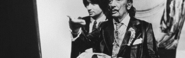 Ekscentrični Salvador Dali igrao fudbal sa legendama Barselone: Umetnik sponzorisao ceo tim jednim potpisom!