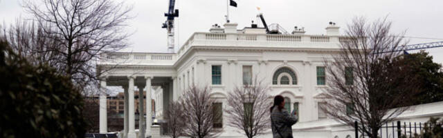 Возач комбијем ударио у капију Беле куће и одмах ухапшен