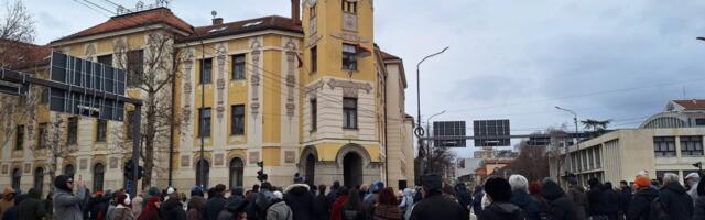 Hitno okupljanje studenata i građana u Nišu zbog „brutalnih incidenata ispred Pravnog fakulteta u Beogradu“