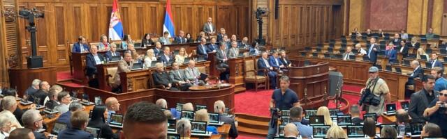Skupština Srbije raspravlja o nepoverenju Vladi zbog afere Generalštab