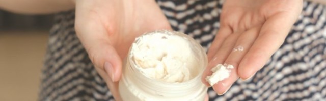 LAKO I BRZO! Napravite KREMU PROTIV STRIJA - Provereno radi, imaćete divnu kožu!