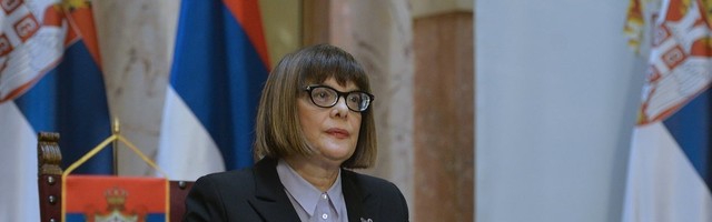 Zašto država ne štiti ćirilicu: Lingvisti pitaju Maju Gojković