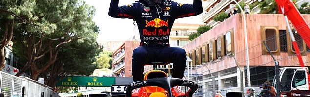 Maks Ferstapen i Red Bull pretekli Luisa Hamiltona i Mercedes u generalnom poretku