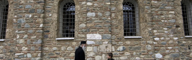 AMBASADE SAD I BRITANIJE: Vratite zemlju Visokim Dečanima