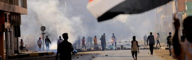 Suzavac na demonstrante u Sudanu, vlast blokirala internet i telefonsku mrežu