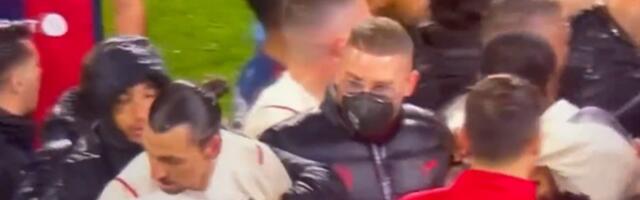 SKANDALOZNE SCENE U ITALIJI: Navijači brutalno vređali fudbalere Milana, saigrači jedva obuzdali Zlatana Ibrahimovića