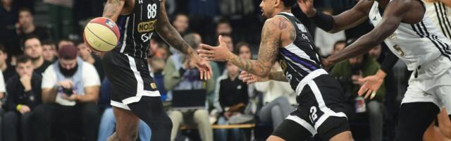 (POUVREME) PARTIZAN IMA PREDNOST: Veoma mali broj poena, Brendon Dejvis igra dobar meč! (FOTO)