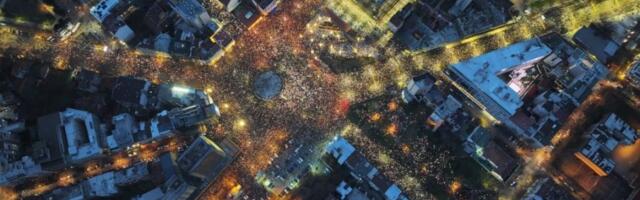 SLIKA DRONOM: Tačan broj okupljenih na političkom protestu opozicije (FOTO/VIDEO)