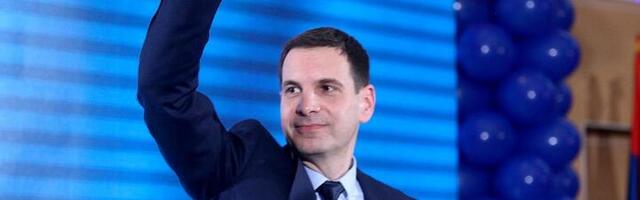 MILOŠ JOVANOVIĆ Političar koji menja stavove i "kiti se tuđim perjem"