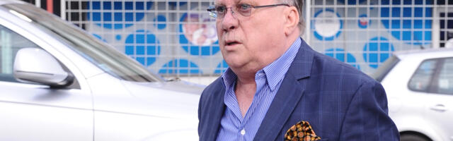 "POČEO JE DA PRIMA TERAPIJU" Halid Bešlić prebačen na onkologiju, evo u kakvom je sada stanju