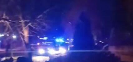 POŽAR U KOSTOLCU: Vatra buknula u hotelu, ljudi evakuisani, vatrogasci na terenu (VIDEO)