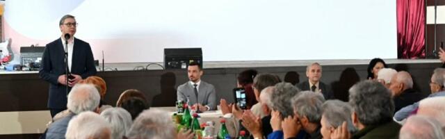 Vučić nastavio kampanju za lokalne izbore, u Sevojnu obećao rast penzija