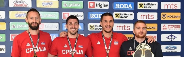 Šampioni dočekani u Kući košarke: Dubok naklon i poštovanje!