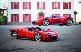 LEGO predstavlja Ferrari Daytona komplet sa funkcionalnim menjačem