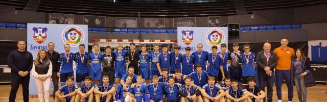 Ratko Nikolić i Andrea Arsović delili medalje školarcima