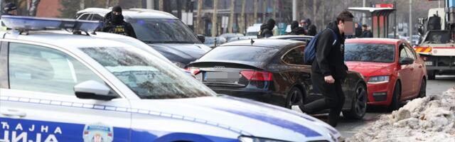 TELEFONOM PRETIO SMRĆU TUŽITELJKI U BRUSU Hapšenje u Brusu zbog ugrožavanja sigurnosti: Muškarcu (57) ekspresno stavljene lisice na ruke!