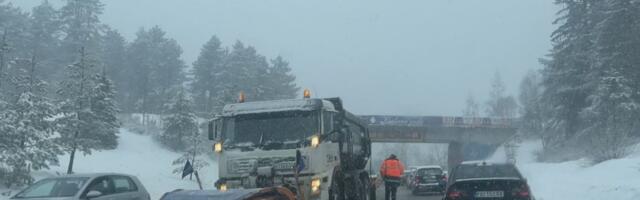 Sneg doneo totalni kolaps za šlepere u Kruševcu i Kraljevu! Uvedena hitna zabrana za teretnjake