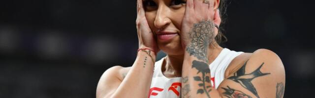 I LEPOTICA EVA STIŽE U BEOGRAD! Tetovirana rekorderka potvrdila dolazak u Srbiju!