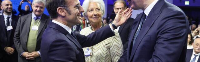 VUČIĆ SE SASTAO SA MAKRONOM U DAVOSU! Prijateljski pozdrav i razgovor o svim globalnim izazovima! (FOTO)