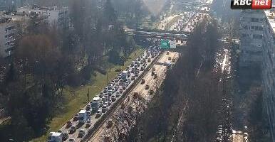 LANČANI SUDAR KOD BEOGRADSKOG AERODROMA: Duge kolone na auto-putu u smeru ka gradu, strahuje se da ima povređenih