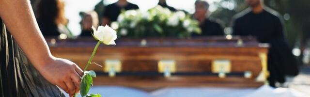 "Svetomire, ti uhvati bidermajer": Srbi podelili najluđe anegdote sa sahrane