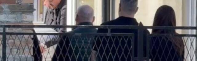 IZNET SANDUK SA TELOM POKOJNOG BRATA DARKA LAZIĆA! Totalno blokiran Brestač, ulicama odzvanjaju stravični jauci! (VIDEO)