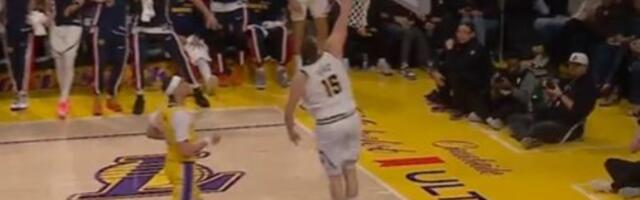 Ko bi rekao? Jokić zakucao, ekstaza na klupi Denvera (VIDEO)