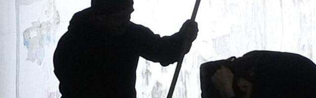 Maltretirao mu ćerku, ovaj ga krvnički prebio: Pritvor za muškarca, tereti se za pokušaj ubistva kod Aleksinca