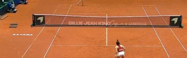 Da li je ovo najgori servis u istoriji tenisa? Svet se smeje Kanađanki (VIDEO)