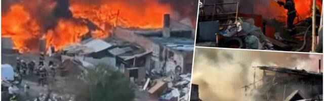 VATRA GUTA SVE PRED SOBOM Ogroman požar u Beogradu, stanovnici naselja spasaju imovinu i vozila (VIDEO)