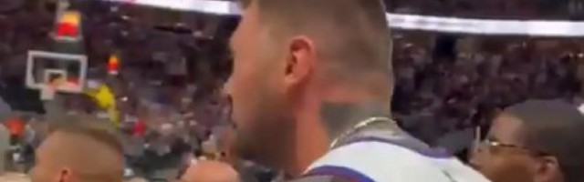 ISPLIVAO NOVI SNIMAK! Jokićeva braća psovala i pretila sa tribina! Pogledajte taj nalet besa dok brane Nikolu! /VIDEO/