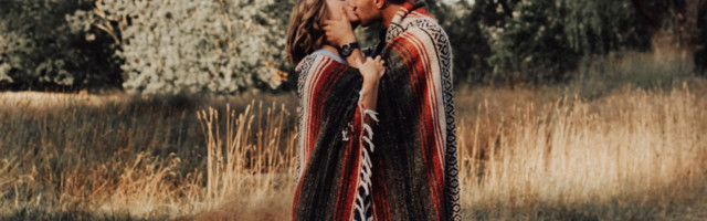VELIKI LJUBAVNI HOROSKOP ZA OKTOBAR: Bikovi vagaju da li je ljubav prava ili ne, dok Ribe čekaju  jednu posebnu osobu!