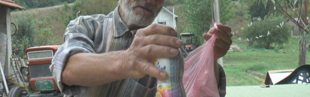 OVAJ ČOVEK JE NEUNIŠTIV: 30 godina jede samo buđavu i bajatu hranu - ništa sveže neće ni da primiriše