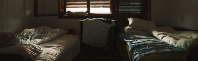 Donela nameštaj na popravku, usledio šok (VIDEO)