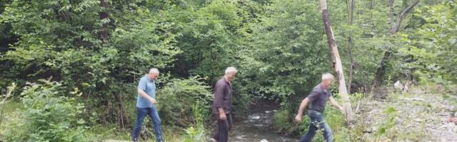 Meštani ivanjičkih sela u svakodnevnoj borbi: I po 10 dana su bez struje, nevreme uništava puteve, malinjake..