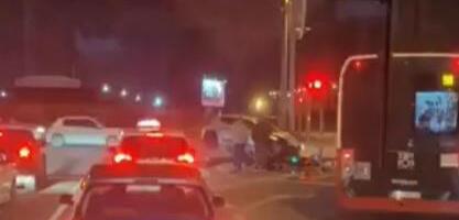 AUTOMOBIL OBORIO SEMAFOR NA NOVOM BEOGRADU: Saobraćajka kod glavne autobuske stanice, objavljen snimak s mesta udesa (VIDEO)