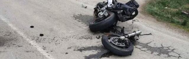 JEZIVE SLIKE NESREĆE U POŽEGI: Motor prepolovljen, auto uništen od siline udarca - poznato stanje vozača (foto)