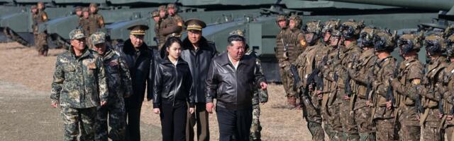 DAN SUNCA Kim nadgledao artiljerijsko takmičenje povodom godišnjice rođenja svoga dede