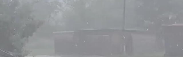 LED VELIČINE LEŠNIKA PAO NA PALAMA! Deo opštine bez struje, objavljeni snimci jakog nevremena u Srpskoj! Višegrad pod vodom, pogođeno i Sarajevo! (VIDEO)