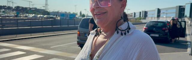 Ovako Stoja izgleda u bikiniju: Držala rigoroznu dijetu, sad pokazala svoju figuru - evo gde čuva telefon