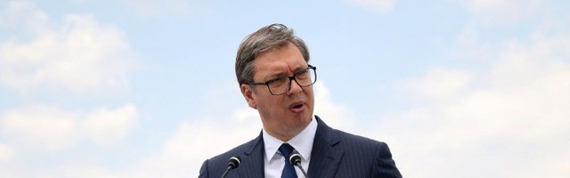 Vučić o Tviteru: Što je loše da mediji sarađuju sa Vladom?