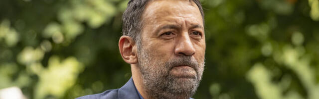 DIVAC ŠAMARAO SAVELJIĆA? Skandal EPSKIH razmera, sukob NEKADAŠNJIH prijatelja!