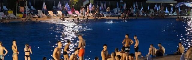 Noćno kupanje: Gradski bazeni u Čačku u petak rade produženo do 22 časa