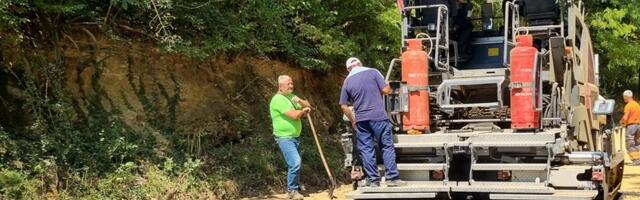 Asfaltirana Ulica Dragoslava Jokovića u Kotraži