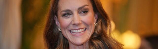 Ceo svet gleda u Kejt Midlton: Zablistala u moćnom odelu, a preskup nakit bode oči (FOTO)