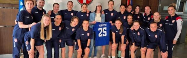 VELIKO SRCE SRPSKIH DAMA! Gest za pamćenje ženske fudbalske reprezentacije Srbije: Dnevnice i fond iz kasice za Mariju Vuković!